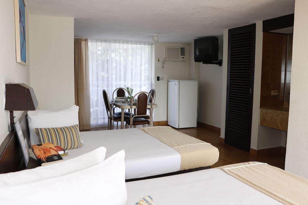 Standard Suite, Pool View photo 3