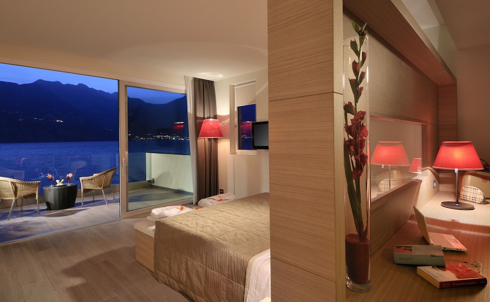 Junior Studio Suite, Lake View
