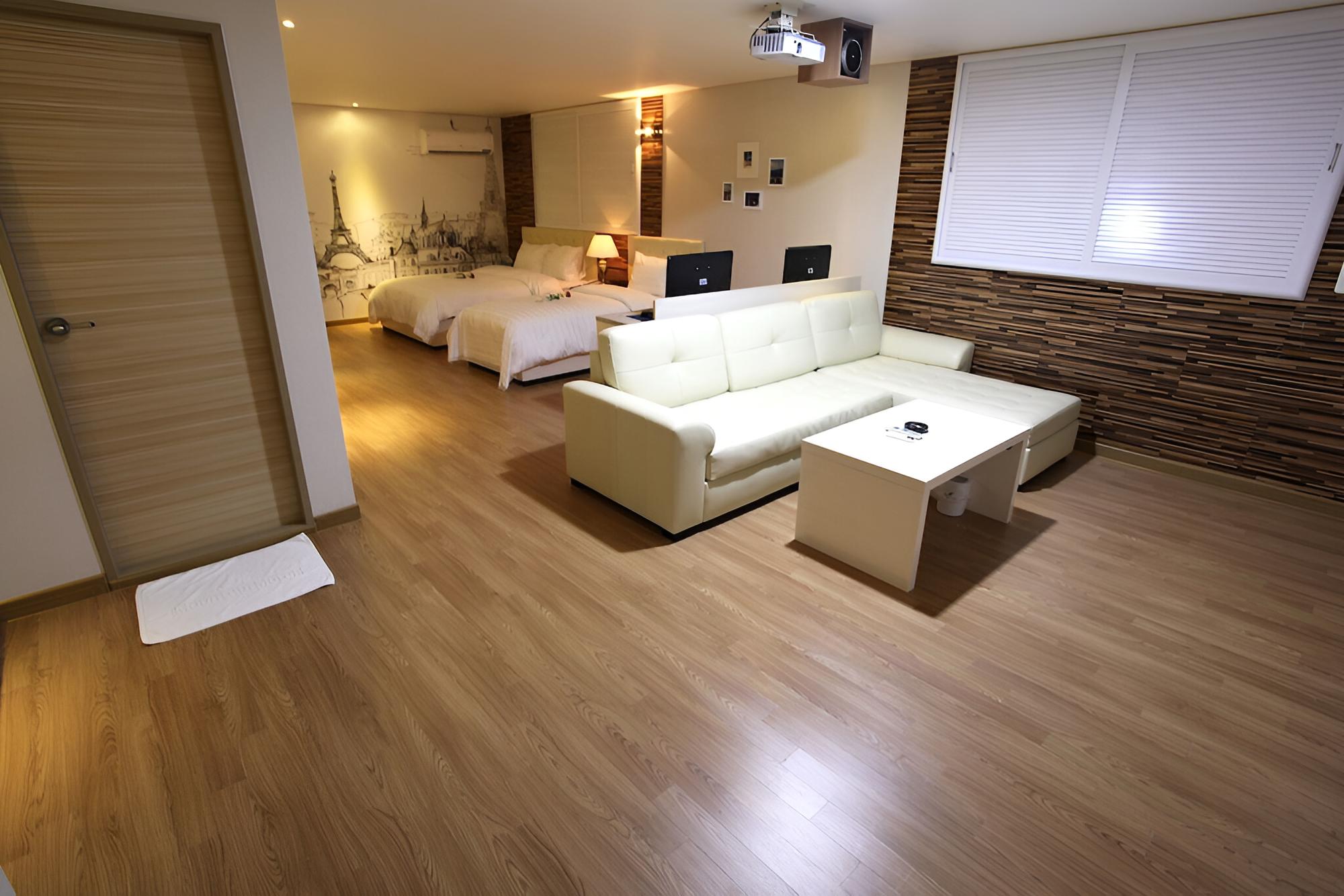 Room (VVIP (Massage Chair + Jetted Spa Tub ) photo 1