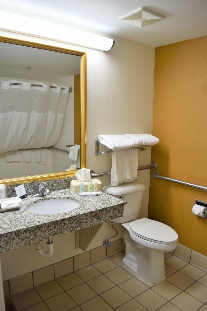 Standard Room, 2 Queen Beds, Non Smoking - Photo 15