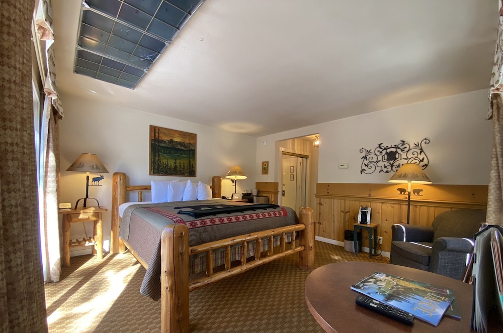Basic Room, 1 King Bed, Non Smoking photo 1