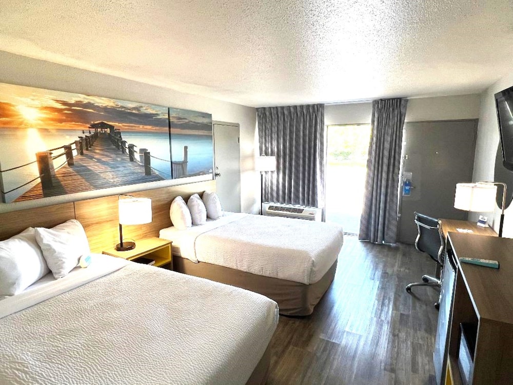 Room, 2 Double Beds, Non Smoking - Photo 4