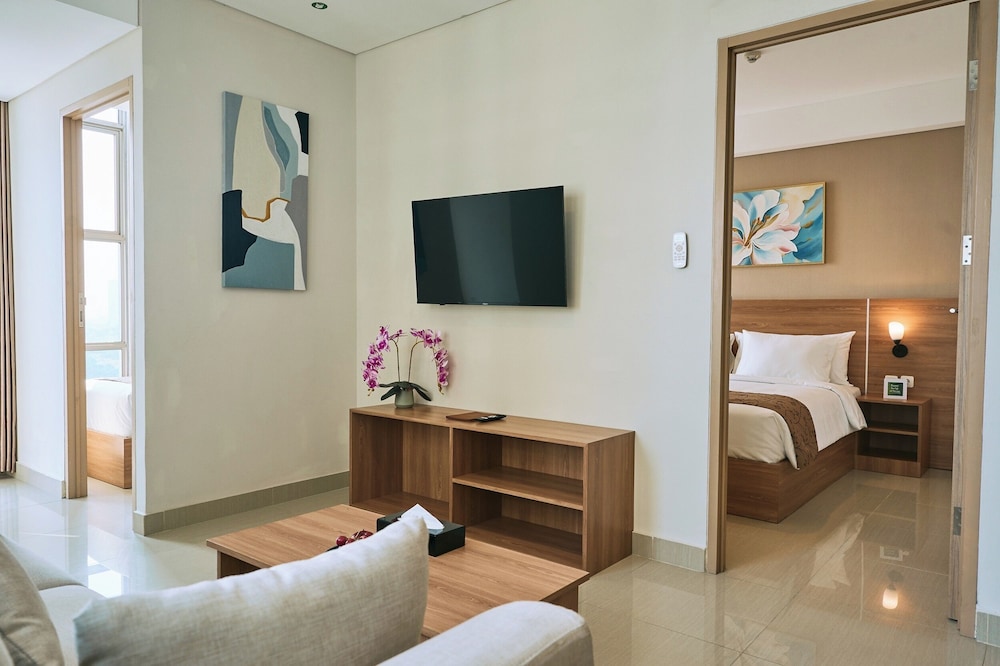 Executive Suite - Photo 2