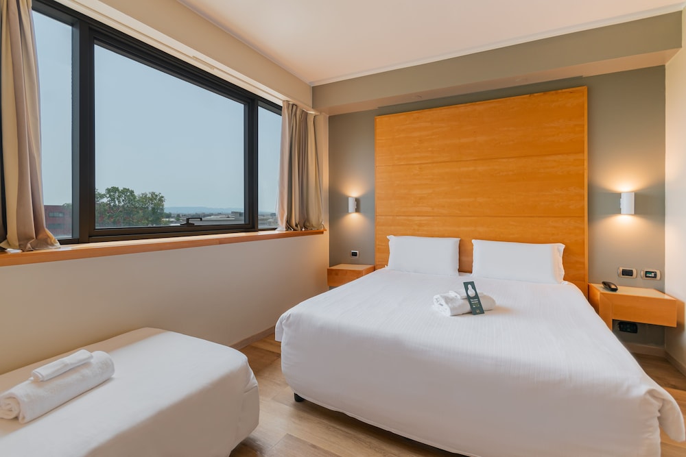 Triple Non-Smoking Room - Photo 7