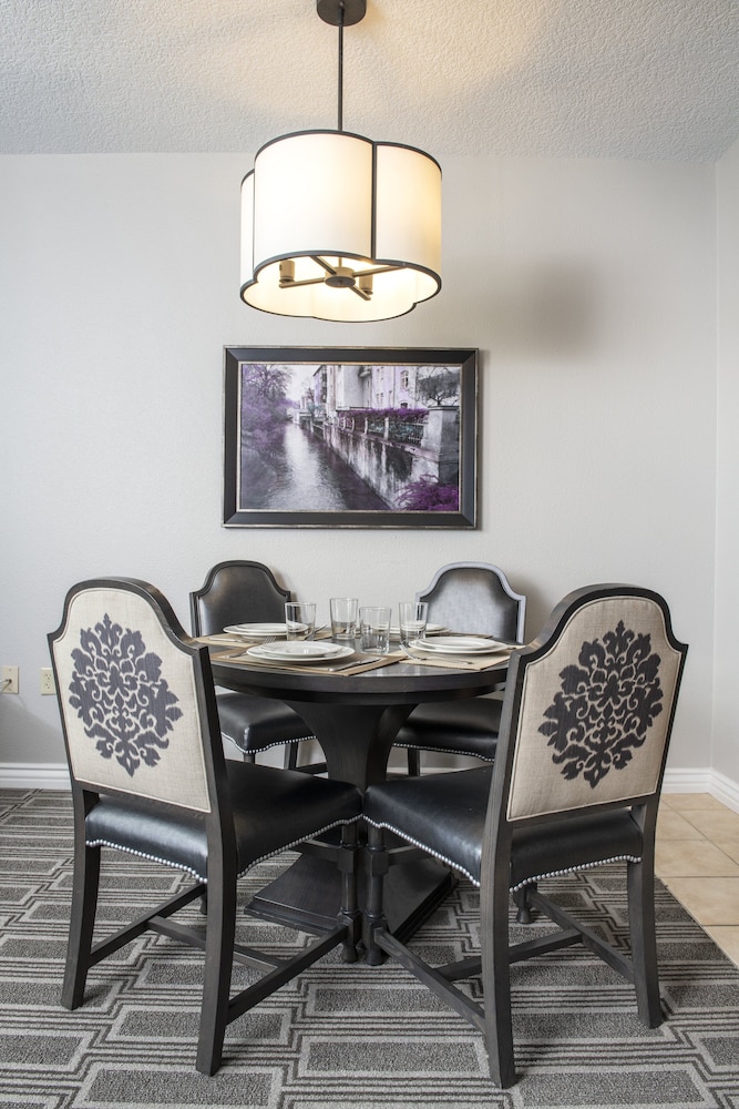 Suite, 2 Bedrooms, Kitchen photo 3