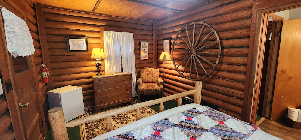 Traditional Cabin photo 2