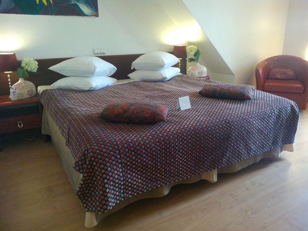 Double or Twin Room - Photo 1