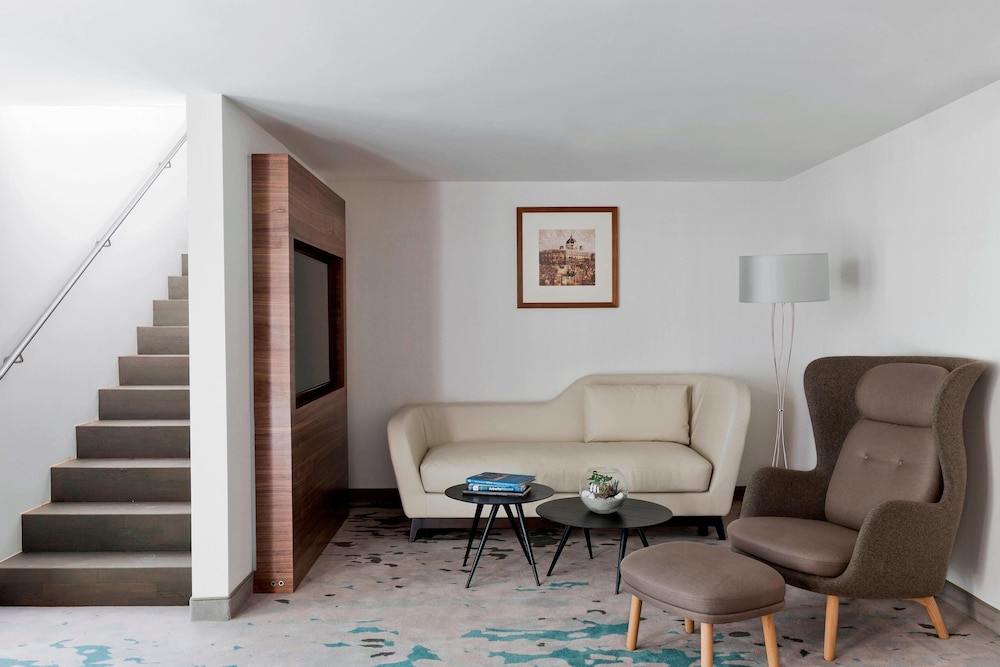 Club Suite, 1 Bedroom - Photo 4
