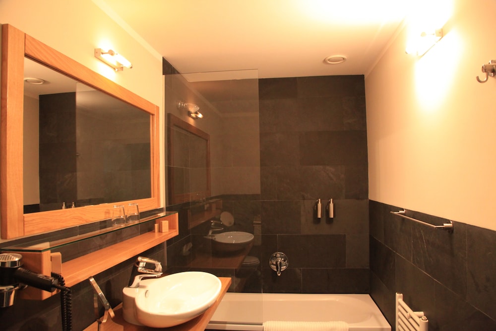 Basic Double or Twin Room photo 2