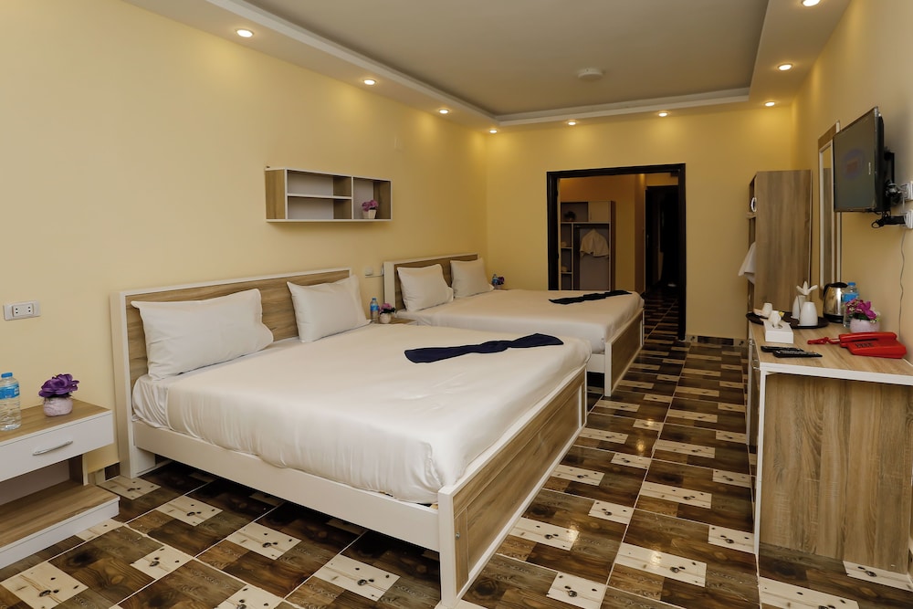 Junior Quadruple Room, Garden View