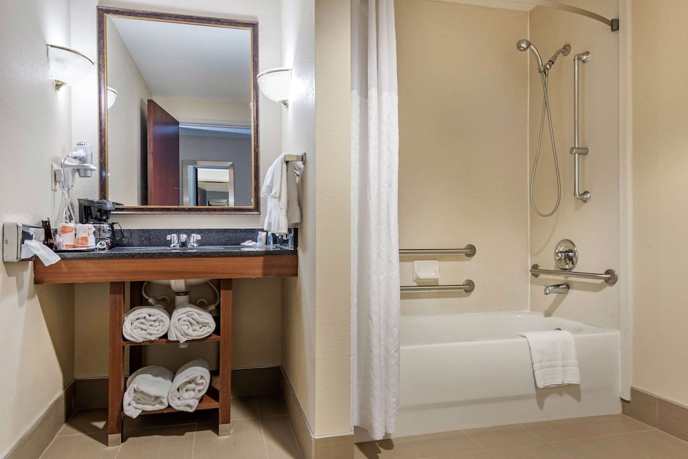 Suite, 1 King Bed With Sofa Bed, Accessible, Jetted Tub - Photo 4