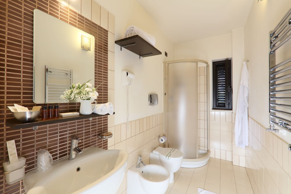 Triple Room, Balcony, Sea View - Photo 3