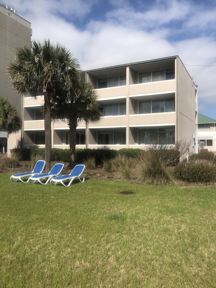 Basic Room, 1 King Bed, Ocean View (3 story walk up) photo 1