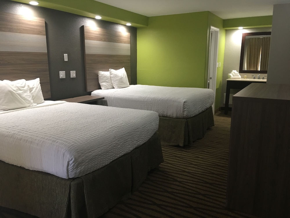 Deluxe Room, 2 Queen Beds, Non Smoking - Photo 9