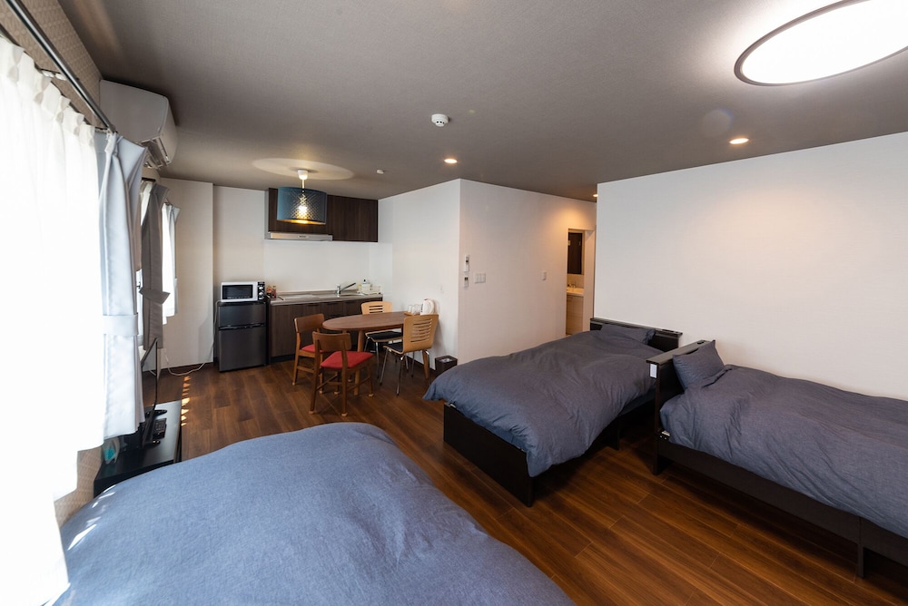 Family Room with Private Bathroom photo 3