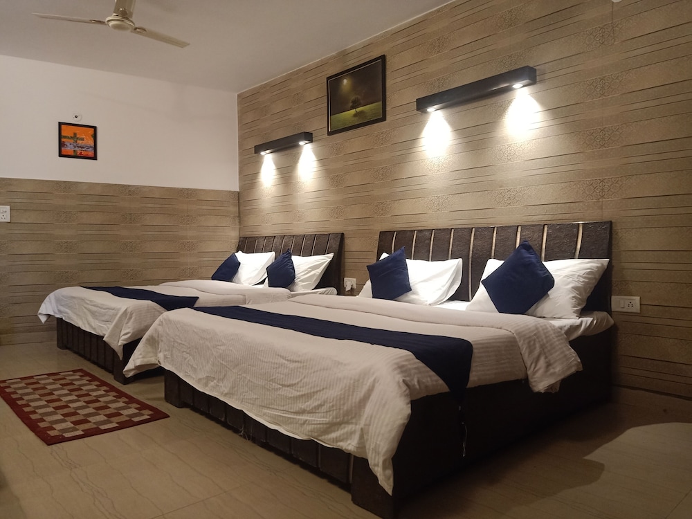 Family Quadruple Room, Hill View