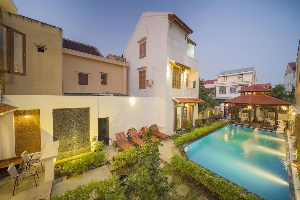 Deluxe Double Room, Pool View - Photo 8