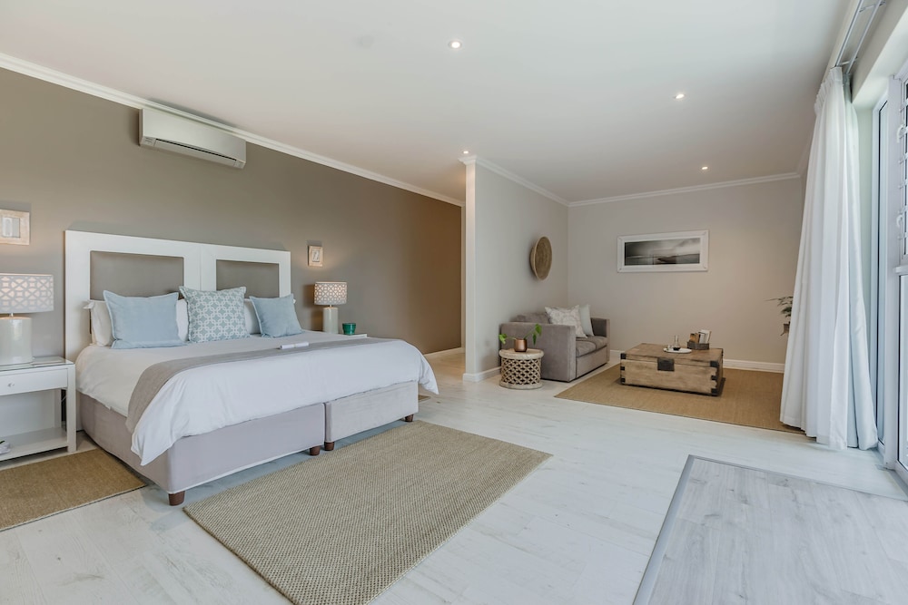 Luxury Suite, Balcony - Photo 1