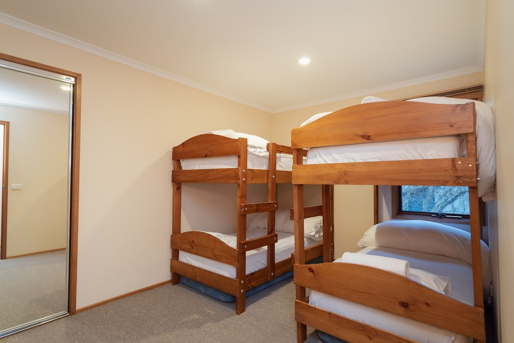 Family Chalet, 2 Bedrooms, Fireplace, Mountainside photo 1