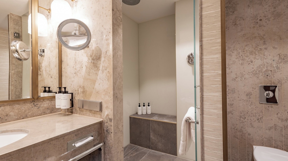 Classic Room, 2 Twin Beds, Club Lounge Access thumbnail 5