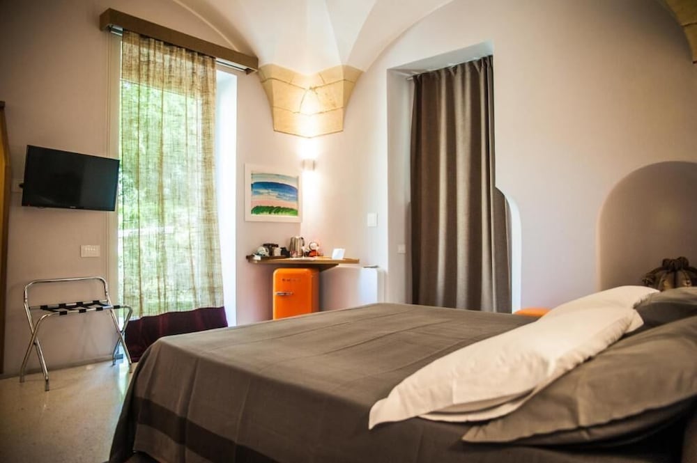 Deluxe Double Room, 1 King Bed, Sauna, Garden View photo 2