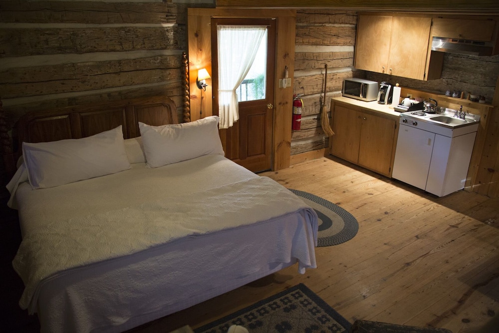 Burford Cabin photo 3