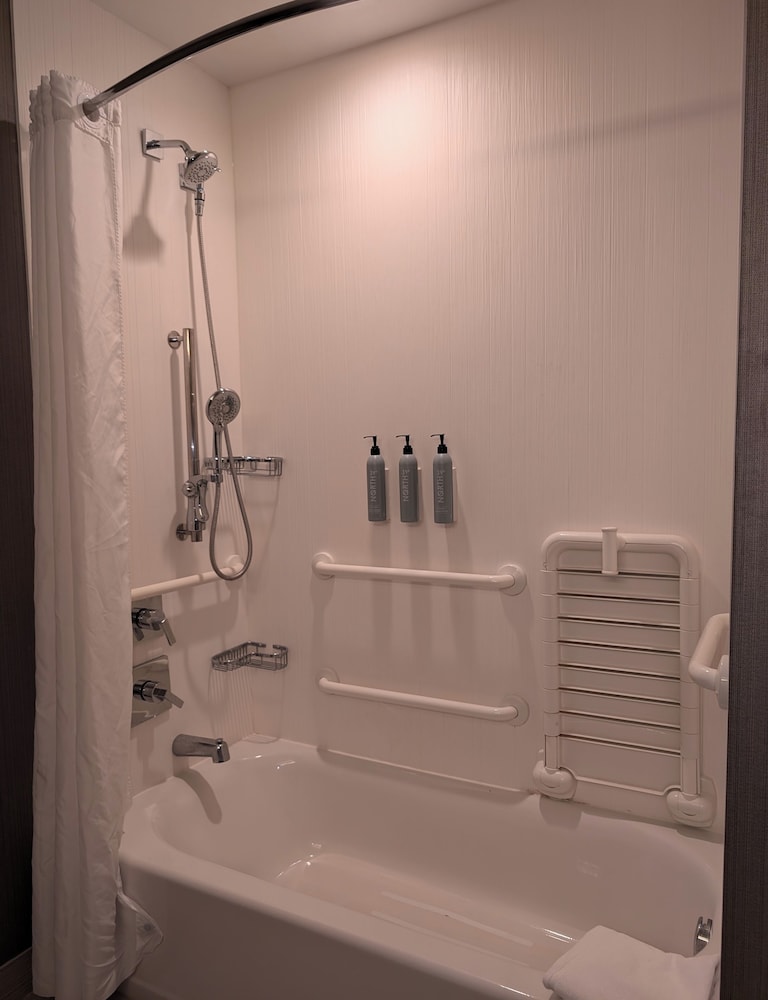 Room, 2 Queen Beds (Mobility Accessible, Tub)