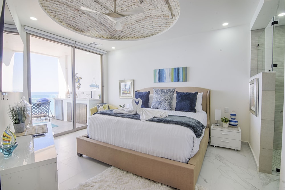 Executive Condo, 3 Bedrooms, Ocean View