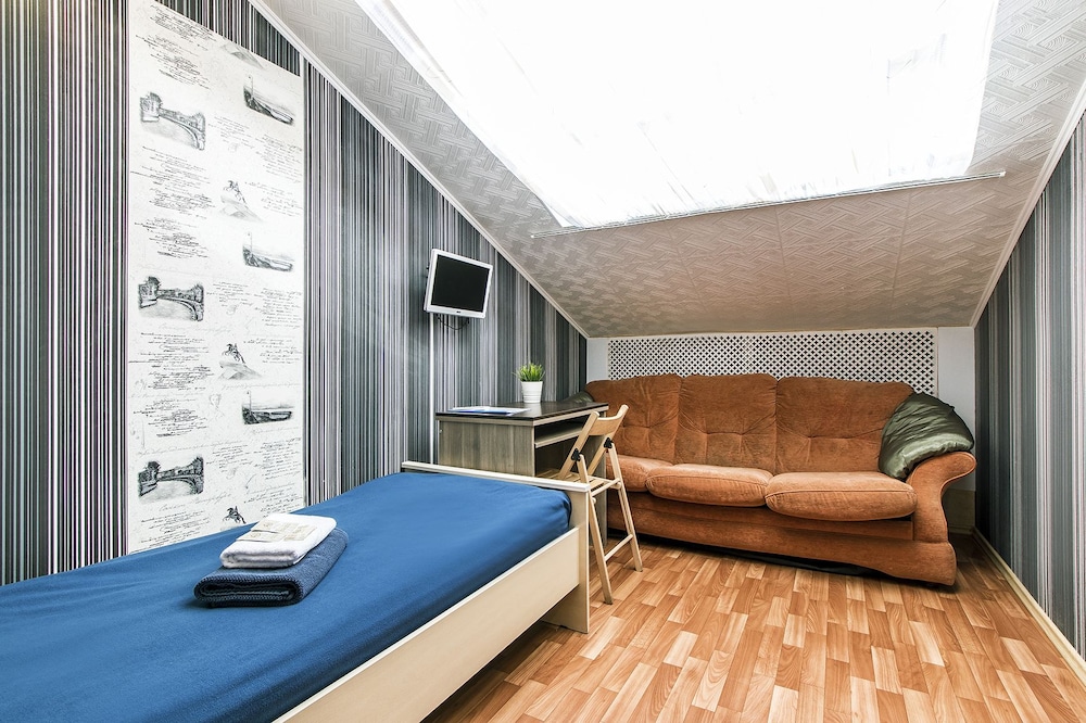 Standard Single Room, Shared Bathroom