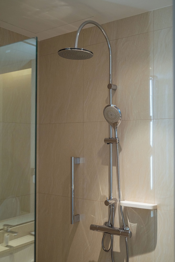 Grand Deluxe Suite Room - Photo 16