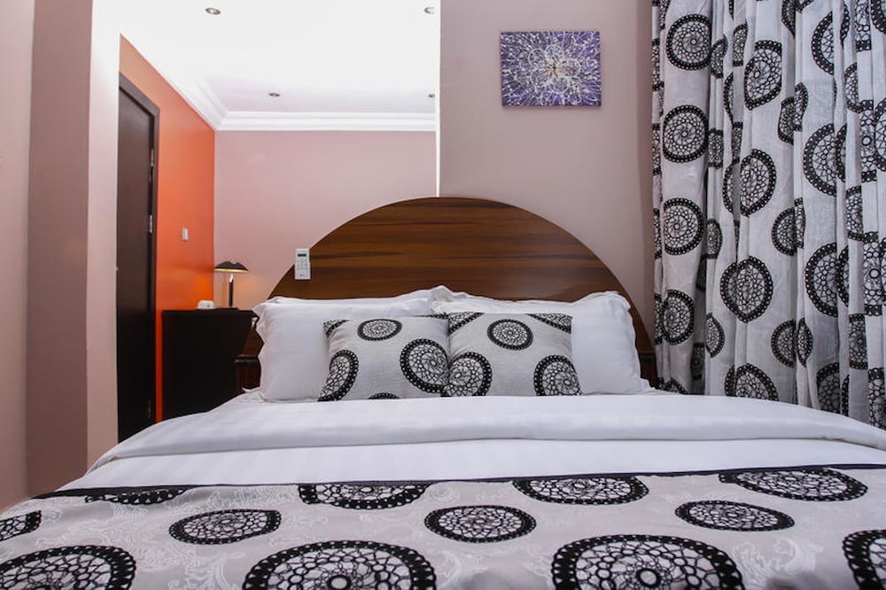 Basic Suite, 1 Queen Bed, Non Smoking