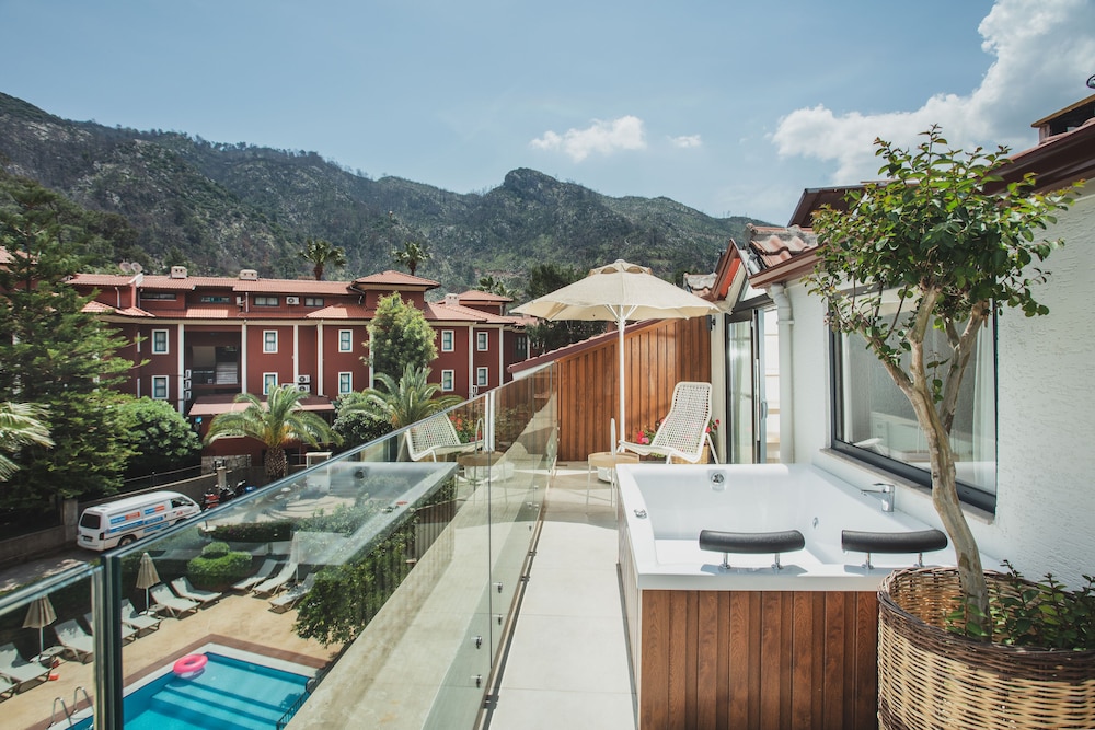 Superior Loft, 2 Bedrooms, Jetted Tub, Annex Building photo 3