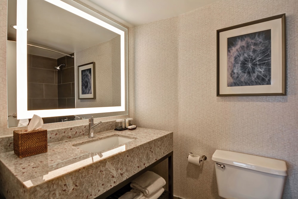 Premium Suite, 2 Queen Beds, Accessible, Bathtub - Photo 4