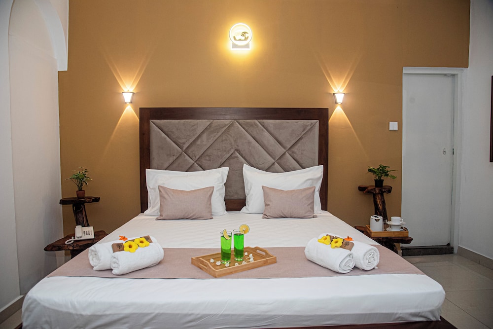 Luxury Suite, Courtyard View