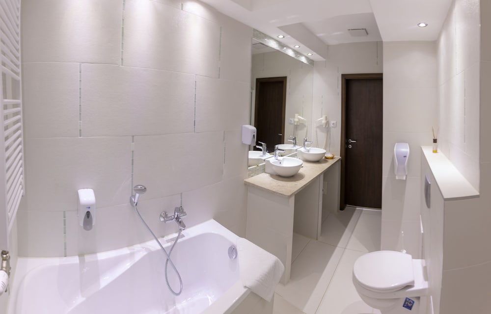 Superior Suite - Photo 6