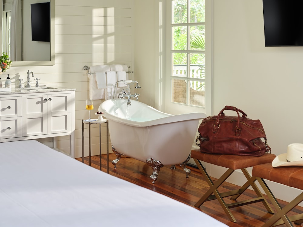 Deluxe Suite photo 3