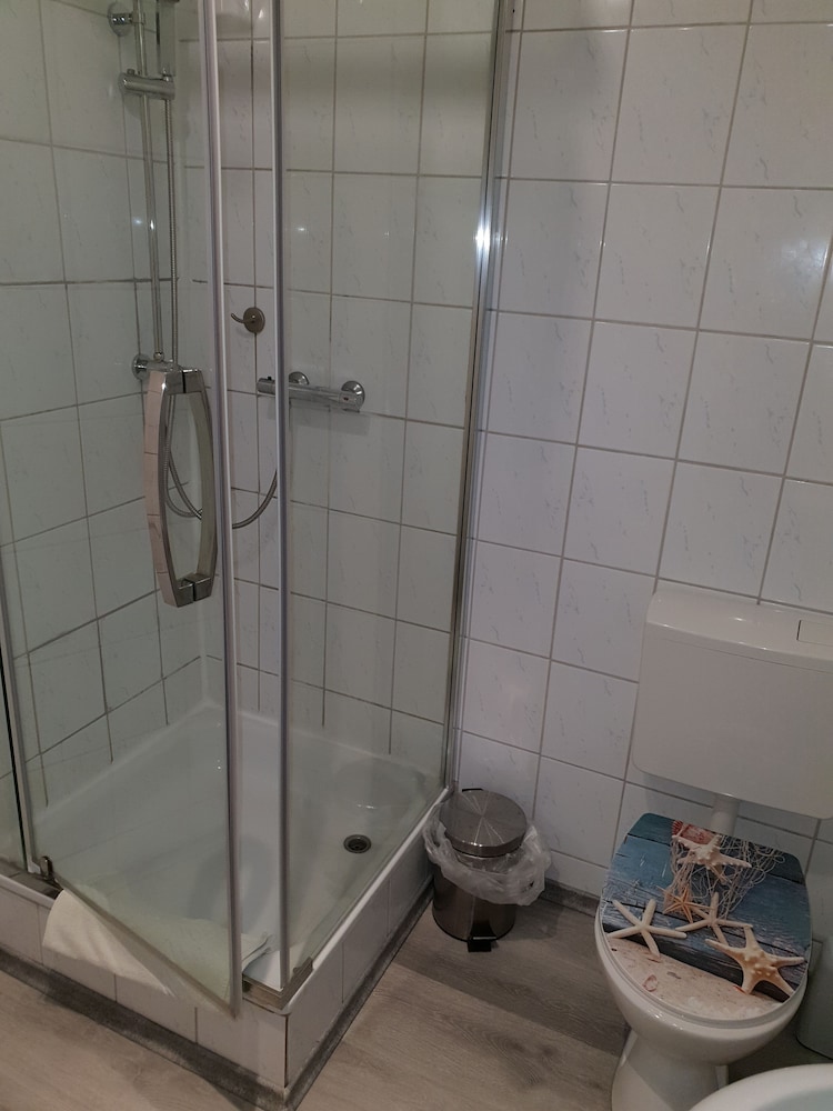 Double Room, Private Bathroom - Photo 3