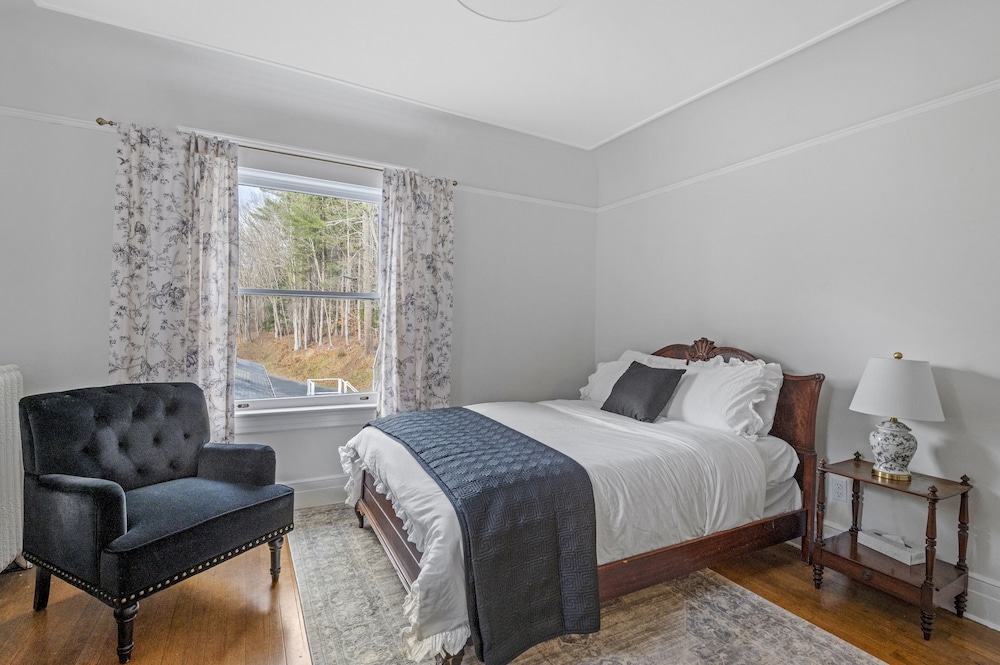 Mansion Room 1 photo 1
