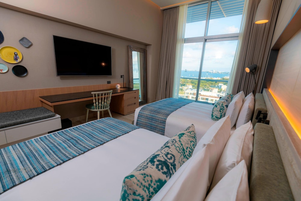 Room, 2 Double Beds, Ocean View (Balcony) - Photo 2