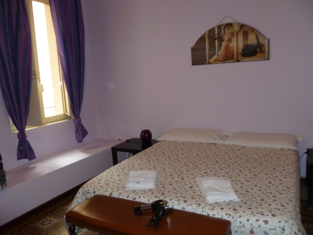 Triple Room (Private External Bathroom )