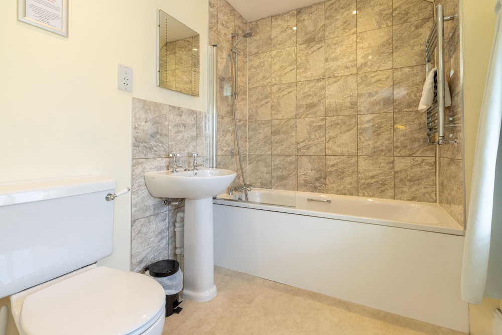 Executive Triple Room, Ensuite - Photo 15