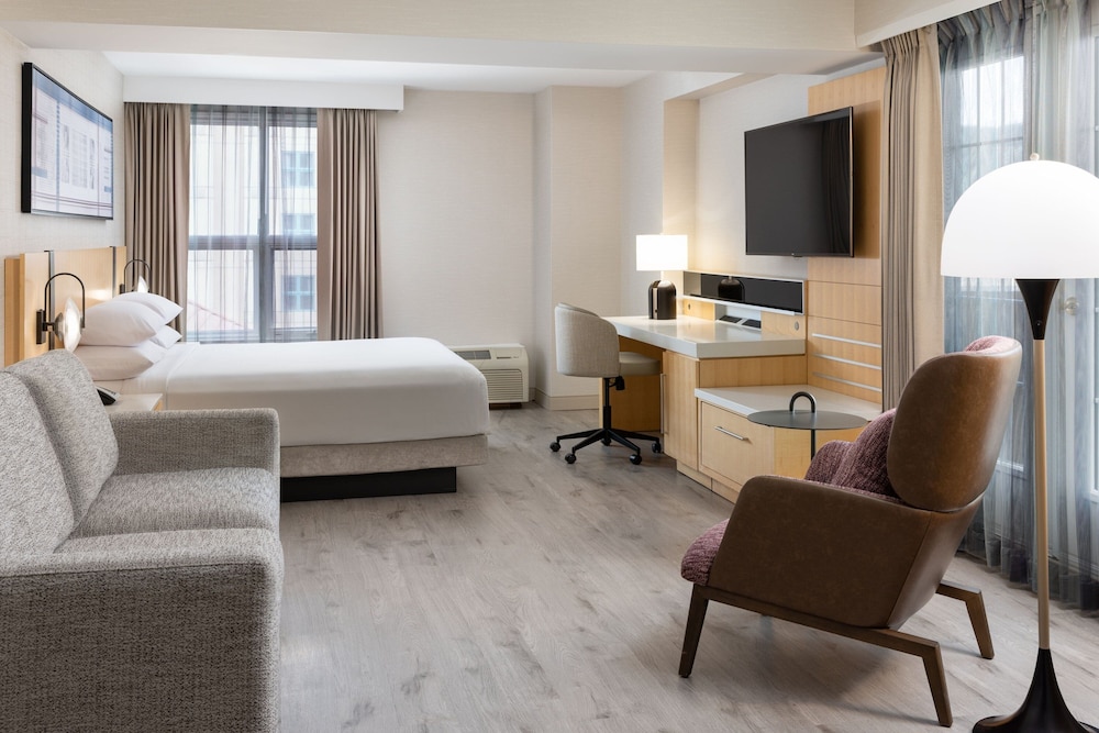 Room, 1 King Bed with Sofa bed, City View - Photo 4
