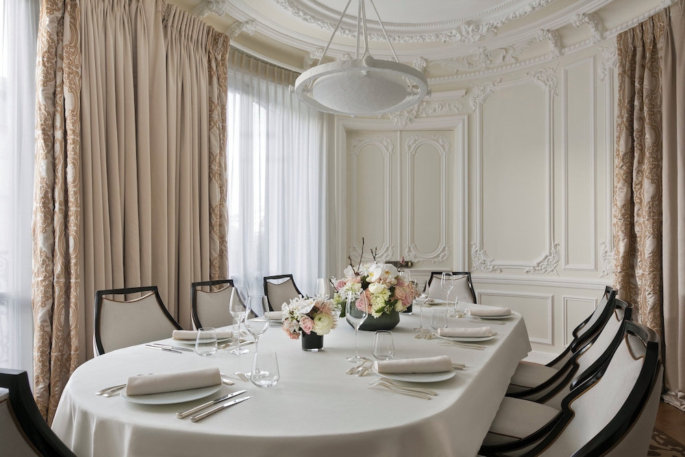 Signature Suite (Arc de Triomphe) photo 2