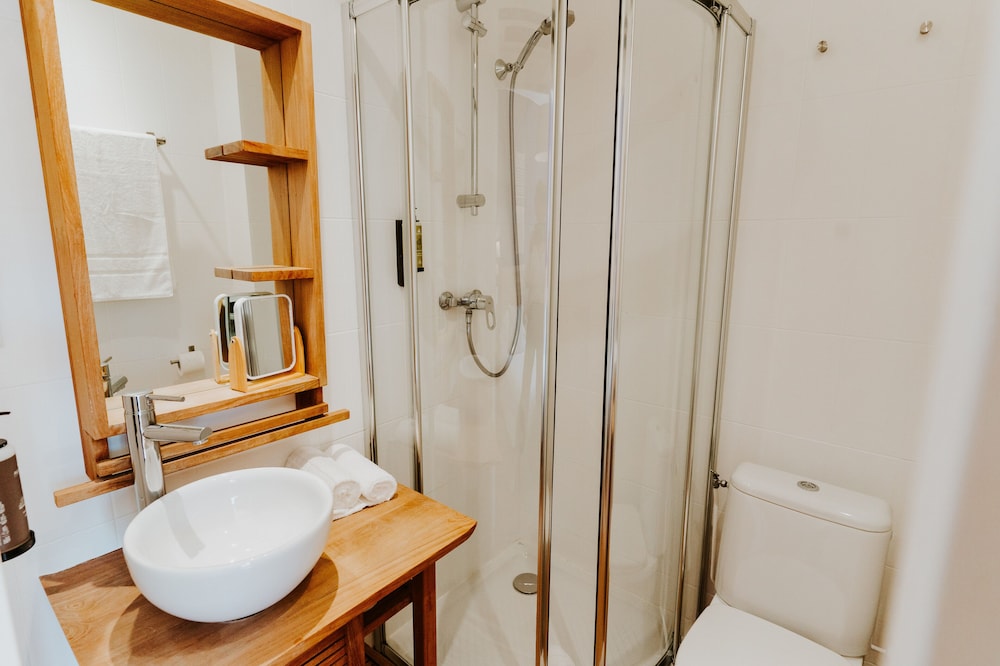 Standard Double Room - Photo 8