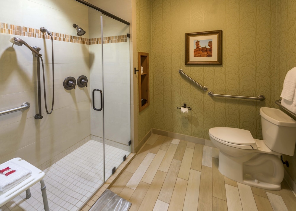 Room, 1 Bedroom, Accessible - Photo 1