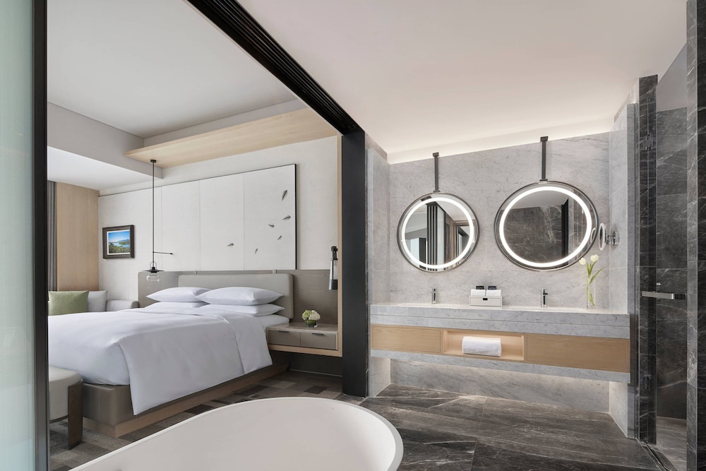 Club Suite, 1 Bedroom, City View - Photo 5