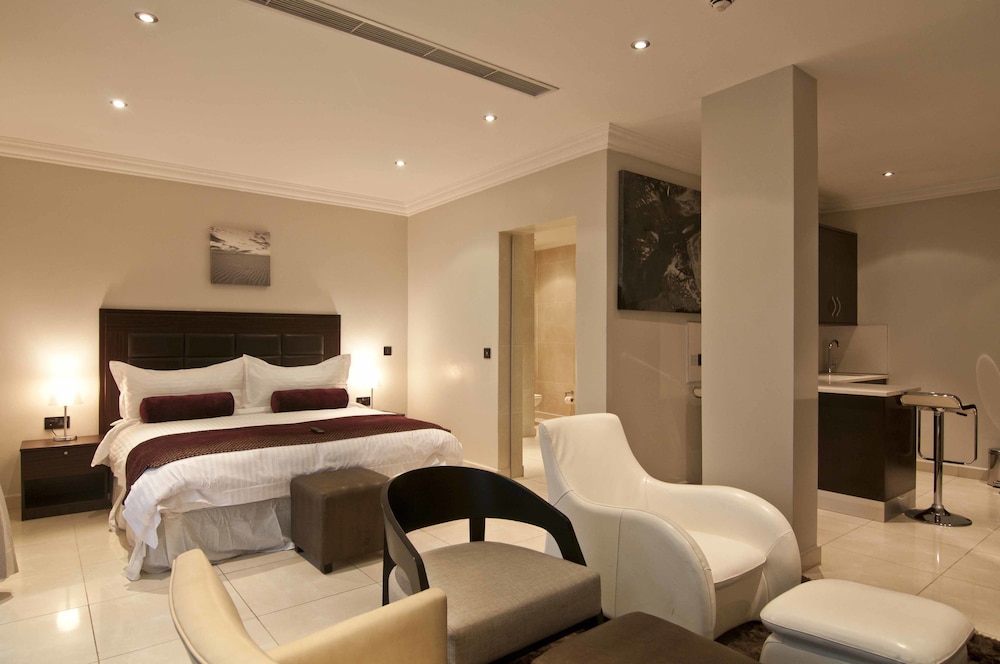 Deluxe Studio Suite, 1 King Bed, Kitchenette