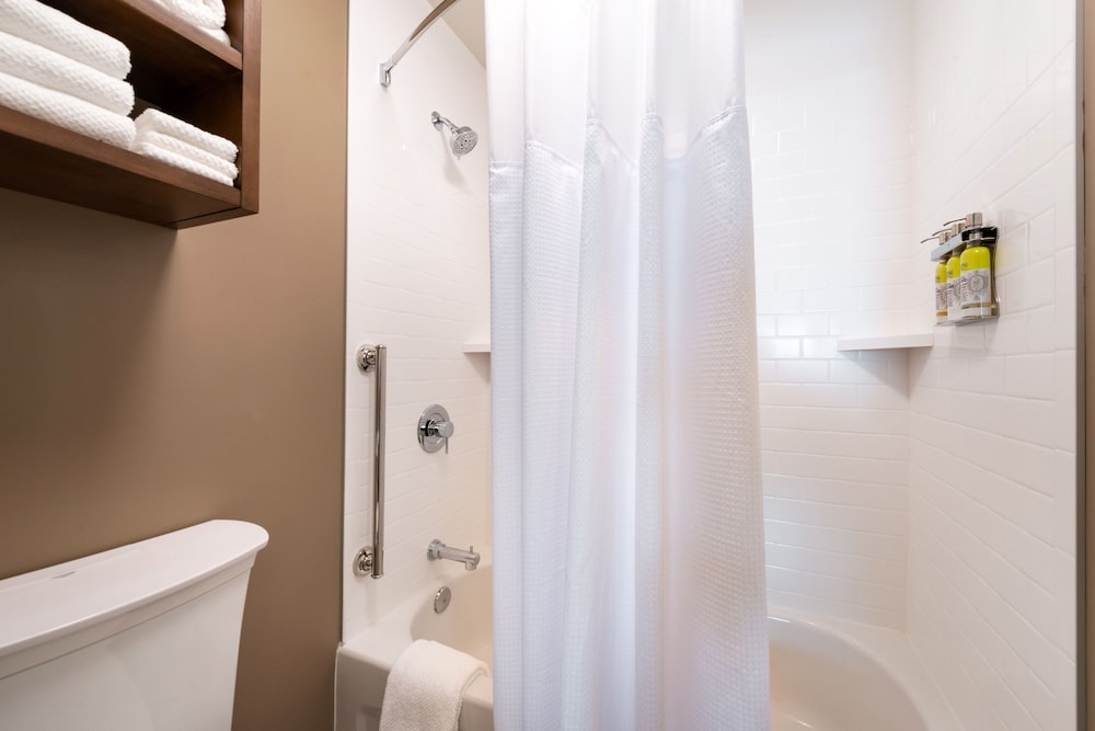 Suite, 2 Queen Beds - Photo 4