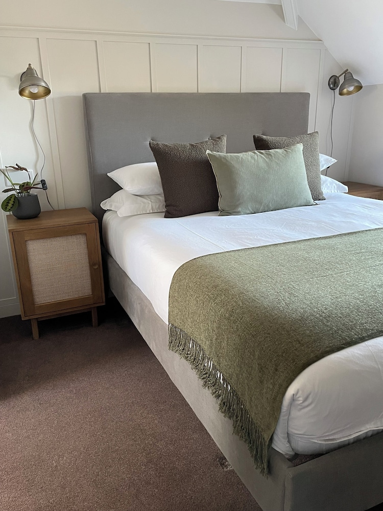 Double Room (Room6)
