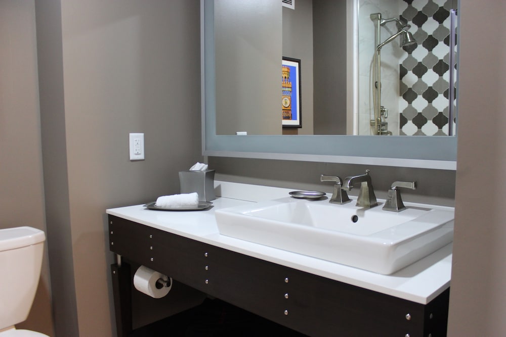 Room, 2 Queen Beds, Accessible - Photo 9